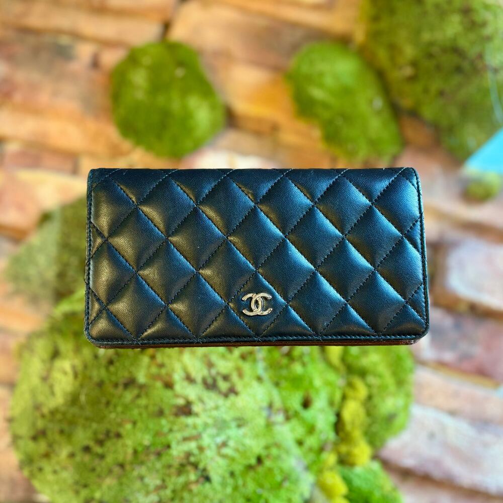 CHANEL Black Quilted Black Wallet